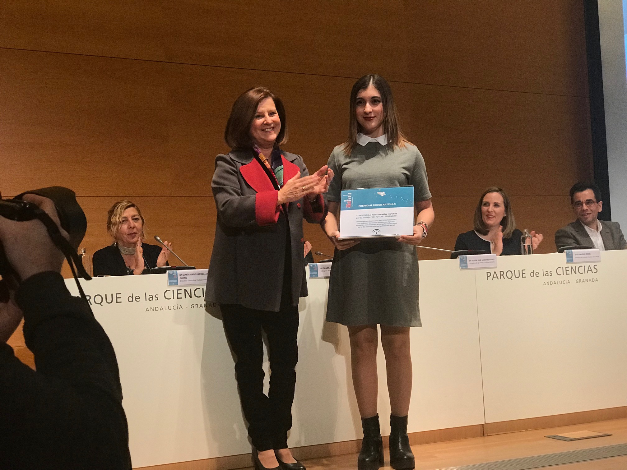 PAULA GONZÁLEZ, alumna del IES PEDRO JIMÉNEZ MONTOYA, obtiene el primer premio de Andalucía en el certamen HazTICenTuFuturo